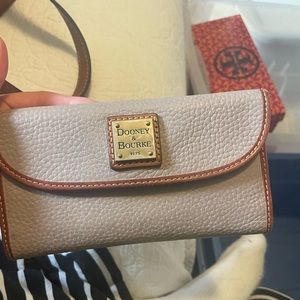 Mauve pebbled leather Dooney & bourke wallet